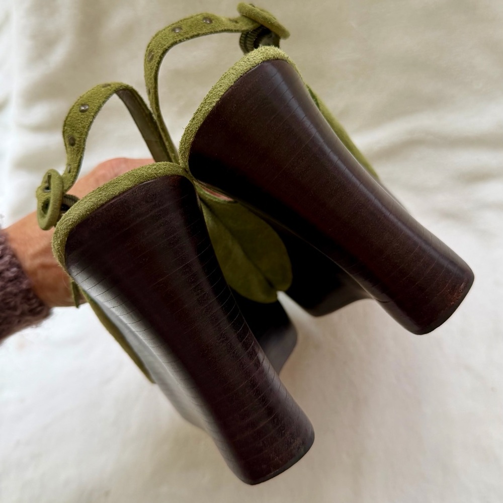 Vintage Anne Klein NY Suede Size 10 Olive Green Studded Wedge High Heel Sandals - Picture 8 of 15